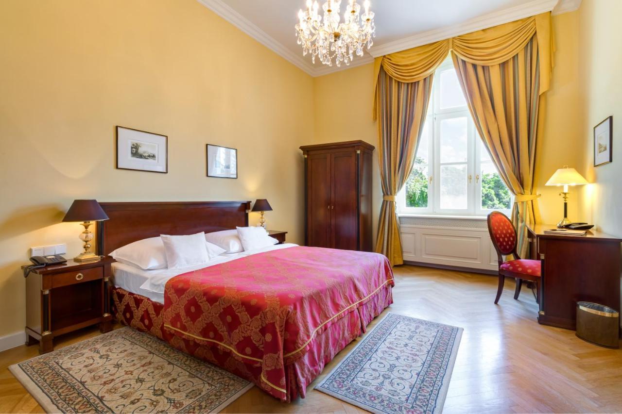 Castle Hotel Grof Degenfeld Superior تاركال المظهر الخارجي الصورة