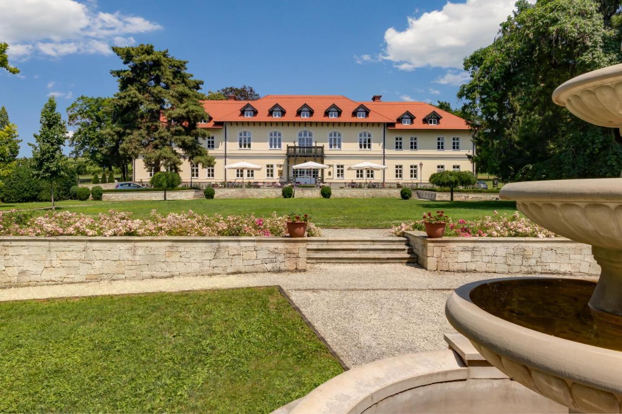 Castle Hotel Grof Degenfeld Superior تاركال المظهر الخارجي الصورة