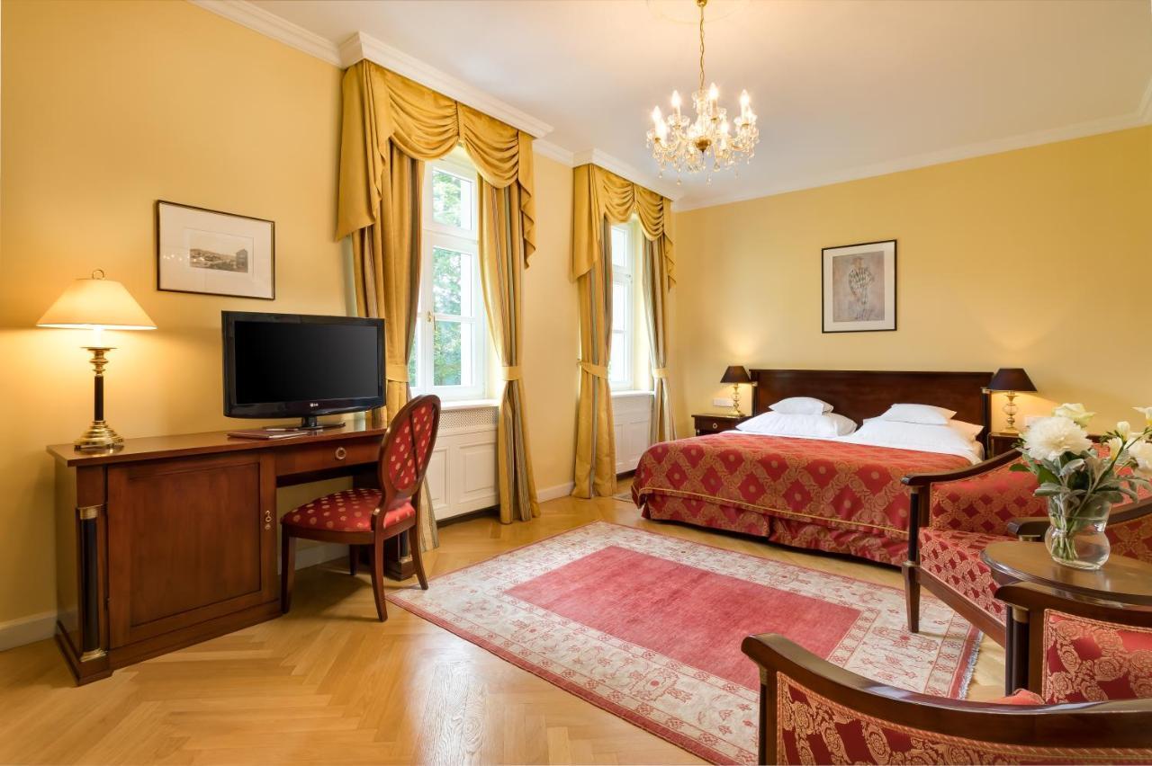 Castle Hotel Grof Degenfeld Superior تاركال المظهر الخارجي الصورة
