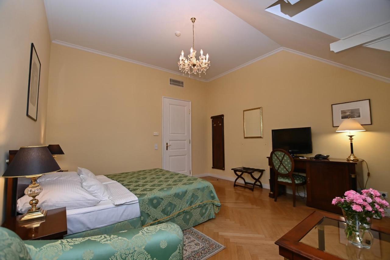 Castle Hotel Grof Degenfeld Superior تاركال المظهر الخارجي الصورة