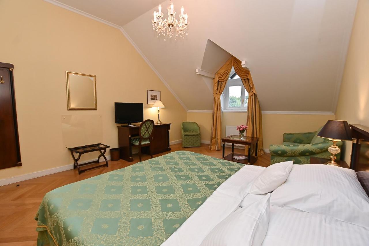 Castle Hotel Grof Degenfeld Superior تاركال المظهر الخارجي الصورة
