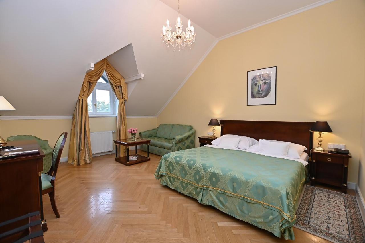 Castle Hotel Grof Degenfeld Superior تاركال المظهر الخارجي الصورة