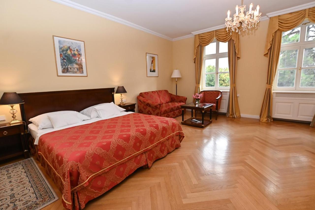 Castle Hotel Grof Degenfeld Superior تاركال المظهر الخارجي الصورة