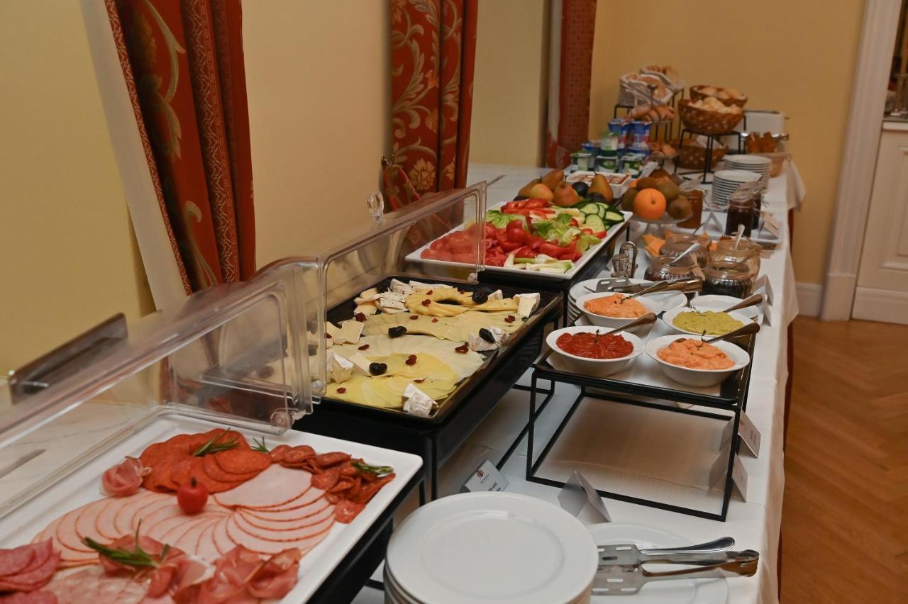 Castle Hotel Grof Degenfeld Superior تاركال المظهر الخارجي الصورة
