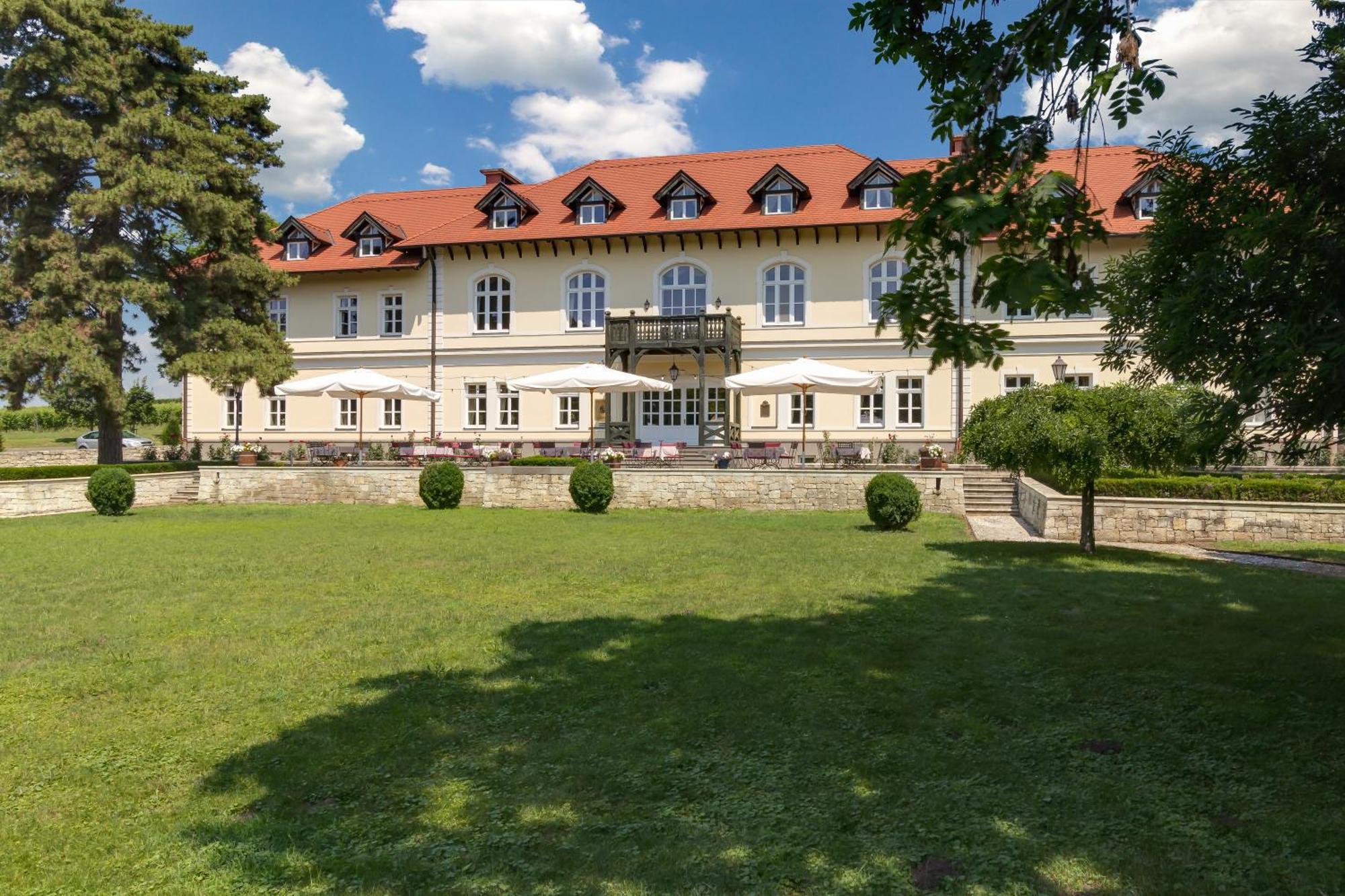 Castle Hotel Grof Degenfeld Superior تاركال المظهر الخارجي الصورة